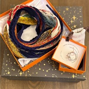 🧡✨Authentic vintage Hermès Silk Scarf ✨🧡